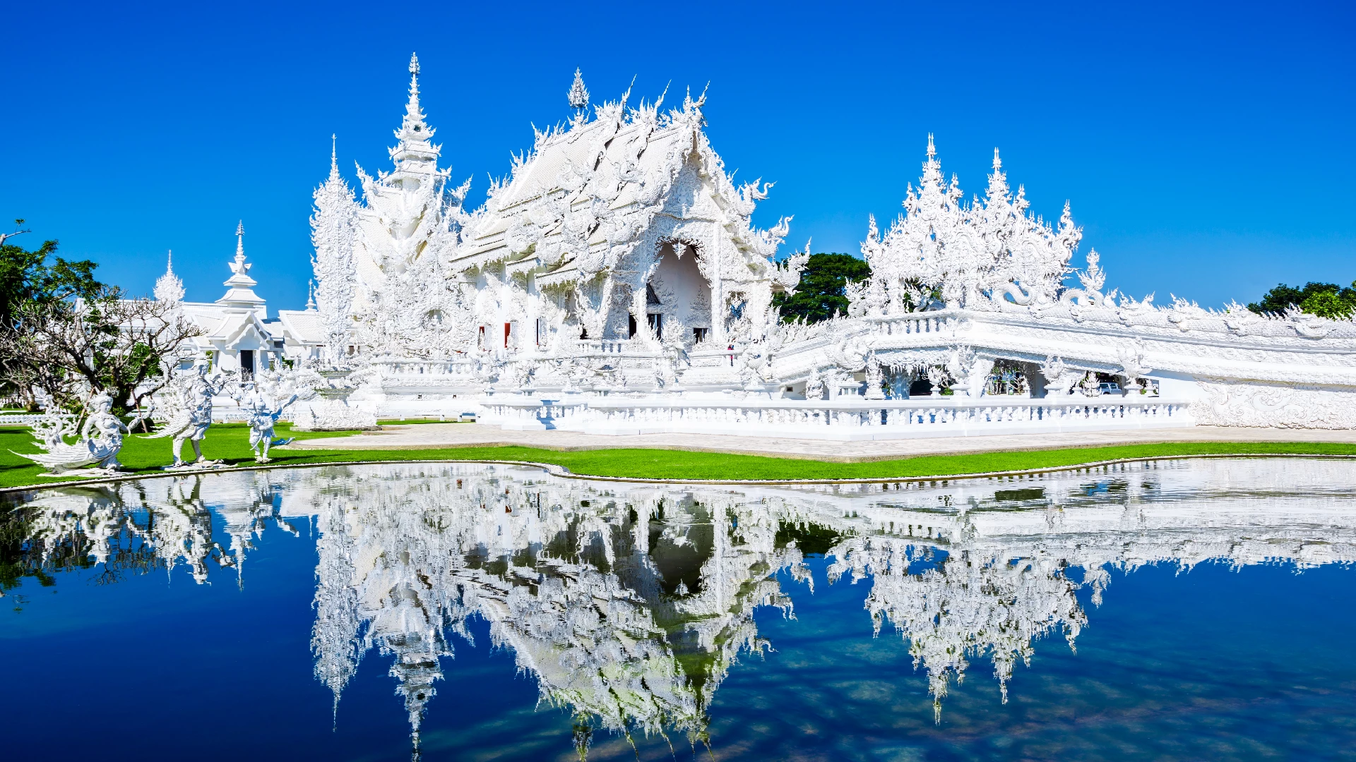 Chiang Rai white temple